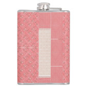 ein rosa Hintergrund mit einem Muster in der Mitte Flachmann (Rückseite)