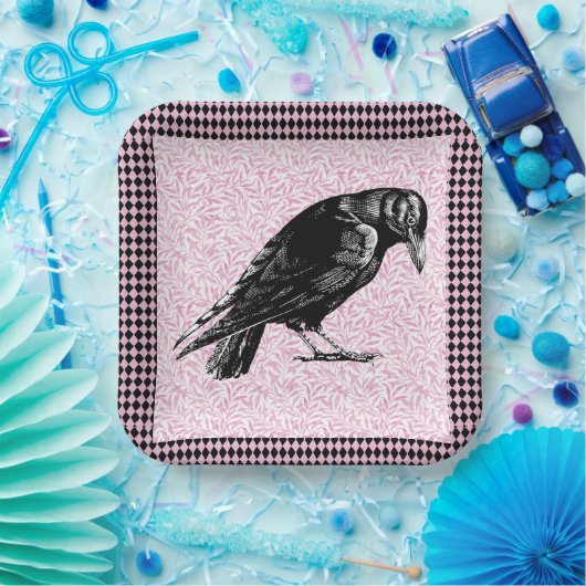 Ein rosa oder schwarz rosa rotes oder rotes Hallow Pappteller (Party)