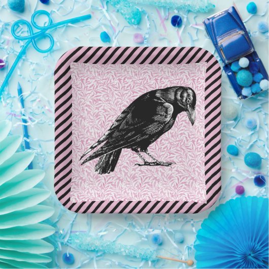 Ein rosa oder schwarz rosa rotes oder rotes Hallow Pappteller (Party)