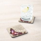 Ein rosa Schmetterling auf cremefarbenem Satin-Hin Getränkeuntersetzer (Rechte Seite)