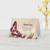 Ein rosa Schmetterling auf cremefarbenem Satin-Hin Karte (Gelbe Blume)