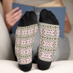 ein rosa und braunes Muster auf weißem Hintergrund Socken