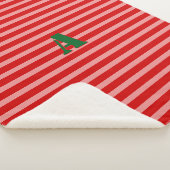 Ein rosafarbener Streifen mit nur einem Monogramm Sherpadecke (3/4)