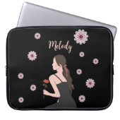 Ein Rose-Mädchen mit rosa Blume Laptopschutzhülle (Vorderseite)
