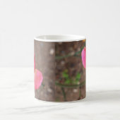 Ein Rosebud im November Kaffeetasse (Mittel)