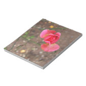 Ein Rosebud im November Notizblock (Rotiert)