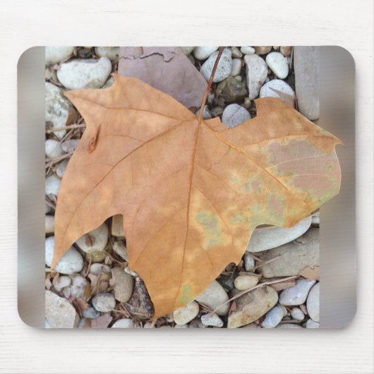 ein rostiges Kies-Blatt Mousepad (Vorne)