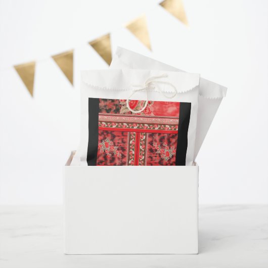 ein rot-grünes Blumendesign auf schwarzem Hintergr Geschenktütchen (Party)