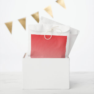 ein rot-weißer Hintergrund mit kleinen Quadraten Geschenktütchen