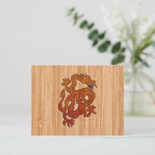 Ein roter Drache auf Bamboo wie Postkarte (Stehend Vorderseite)