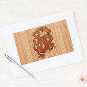 Ein roter Drache auf Bamboo wie Rechteckiger Aufkleber (Umschlag)