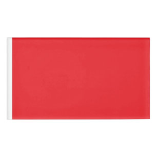 ein roter Hintergrund mit weißem Rand Namenschild