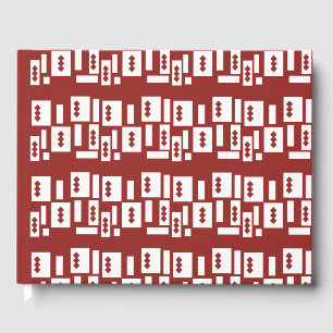 Ein roter Teppich mit einem textilen Muster wird a Gästebuch