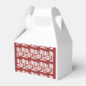 Ein roter Teppich mit einem textilen Muster wird a Geschenkschachtel (Vorderseite)