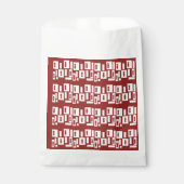 Ein roter Teppich mit einem textilen Muster wird a Geschenktütchen (Vorderseite)