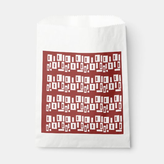 Ein roter Teppich mit einem textilen Muster wird a Geschenktütchen (Vorderseite)