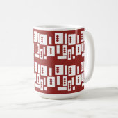 Ein roter Teppich mit einem textilen Muster wird a Kaffeetasse (VorderseiteRechts)
