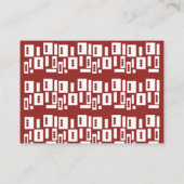 Ein roter Teppich mit einem textilen Muster wird a Platzkarte (Rückseite)