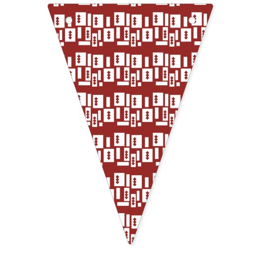 Ein roter Teppich mit einem textilen Muster wird a Wimpelkette (Erste Fahne)