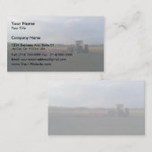 Ein roter Traktor, der auf den offenen Feldern ruh Visitenkarte (Vorne/Hinten)