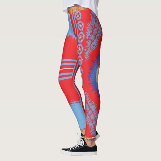 ein rotes und blaues Muster Leggings (Links)