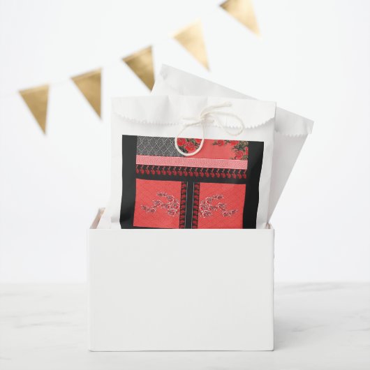 ein rotes und schwarzes Tapete Geschenktütchen (Party)