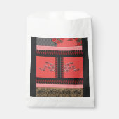 ein rotes und schwarzes Tapete Geschenktütchen (Vorderseite)