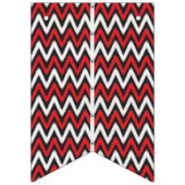 ein rotes und schwarzes Zickzackmuster auf weißem Wimpelkette (Dritte Fahne)