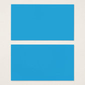 Ein ruhiger blauer Himmel mit einigen verstreuten (Vorne & Hinten)