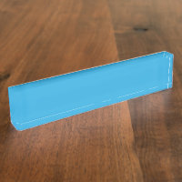 Ein ruhiger blauer Himmel mit einigen verstreuten
