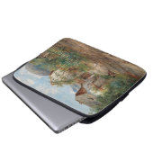 Ein rustikaler Garten im Blossom im Grünen Laptopschutzhülle (Vorne Knopf)