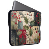 Ein rustikales Winter-Patchwork mit Stechpalmenbee Laptopschutzhülle (Vorne Rechts)