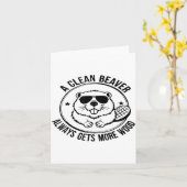 Ein sauberer Biber bekommt immer mehr Holz Erwachs Karte (Gelbe Blume)