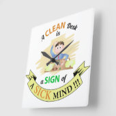 Ein sauberer Schreibtisch ist ein Zeichen für die Quadratische Wanduhr (Winkel)