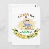 Ein sauberer Schreibtisch ist ein Zeichen für eine Postkarte (Vorne/Hinten)