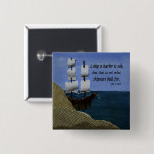 Ein Schiff im Hafen ist eine sichere Inspirationsq Button (Vorne & Hinten)