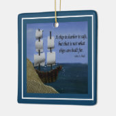 Ein Schiff im Hafen ist eine sichere Inspirationsq Keramikornament (Links)