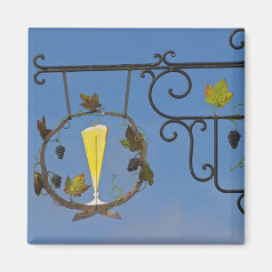 Ein Schild aus Schmiedeeisen, das das Thema illust Magnet