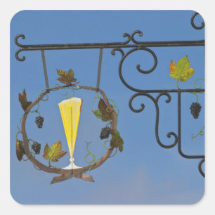 Ein Schild aus Schmiedeeisen, das das Thema illust Quadratischer Aufkleber