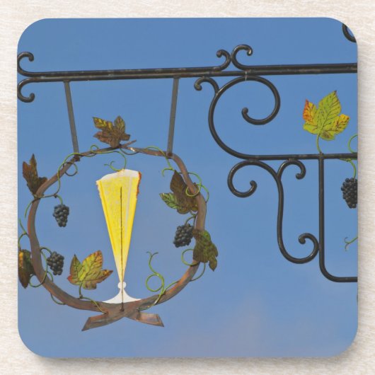 Ein Schild aus Schmiedeeisen, das das Thema illust Untersetzer (Vorderseite)