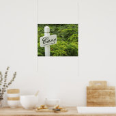 Ein Schild, das auf den Weinkeller (Höhle) hinweis Poster (Küche)