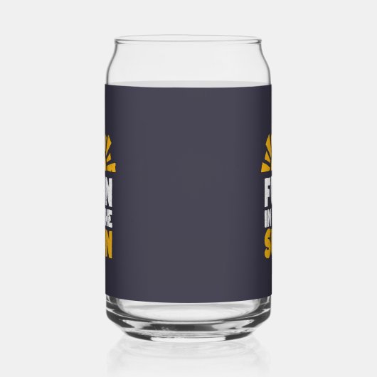 Ein Schild, das Spaß an der Sonne sagt Dosenglas (Rechts)