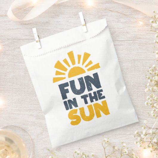 Ein Schild, das Spaß an der Sonne sagt Geschenktütchen (Ausgeschnitten)