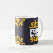 Ein Schild, das Spaß an der Sonne sagt Kaffeetasse (VorderseiteRechts)