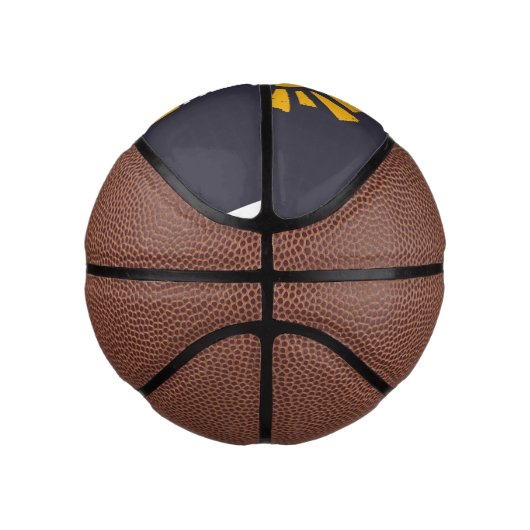 Ein Schild, das Spaß an der Sonne sagt Mini Basketball (Rechts)