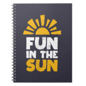 Ein Schild, das Spaß an der Sonne sagt Notizblock (Vorderseite)