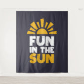 Ein Schild, das Spaß an der Sonne sagt Wandteppich (Vorderseite)