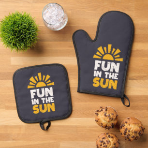 Ein Schild mit der Aufschrift Spaß in der Sonne Ofenhandschuh & Topflappen-Set