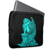 Ein schlafender Engel auf dem Stein Laptopschutzhülle (Vorne Rechts)