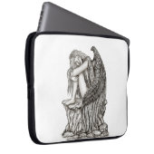 Ein schlafender Engel auf dem Stein Laptopschutzhülle (Vorne Rechts)